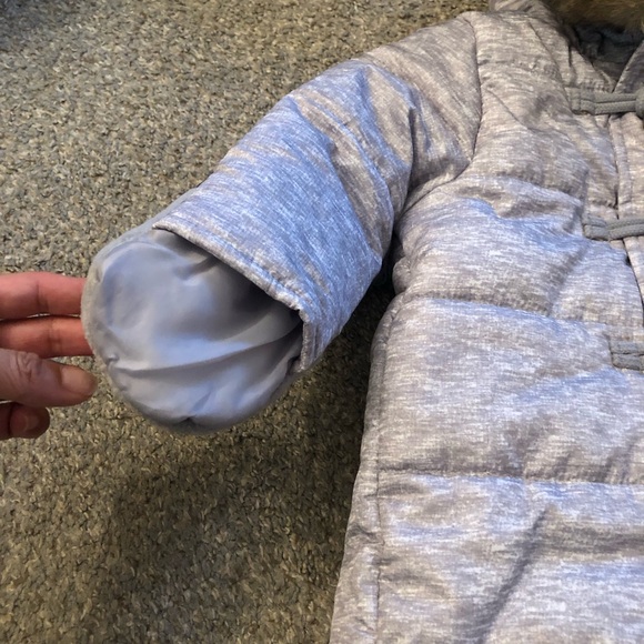 NWT Oshkosh Pram Suit with flip booties Size 6-9 months - Picture 3 of 8